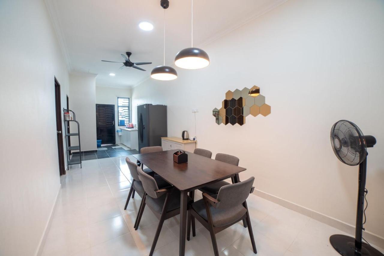 Hilmera Guesthouse Kuantan Extérieur photo